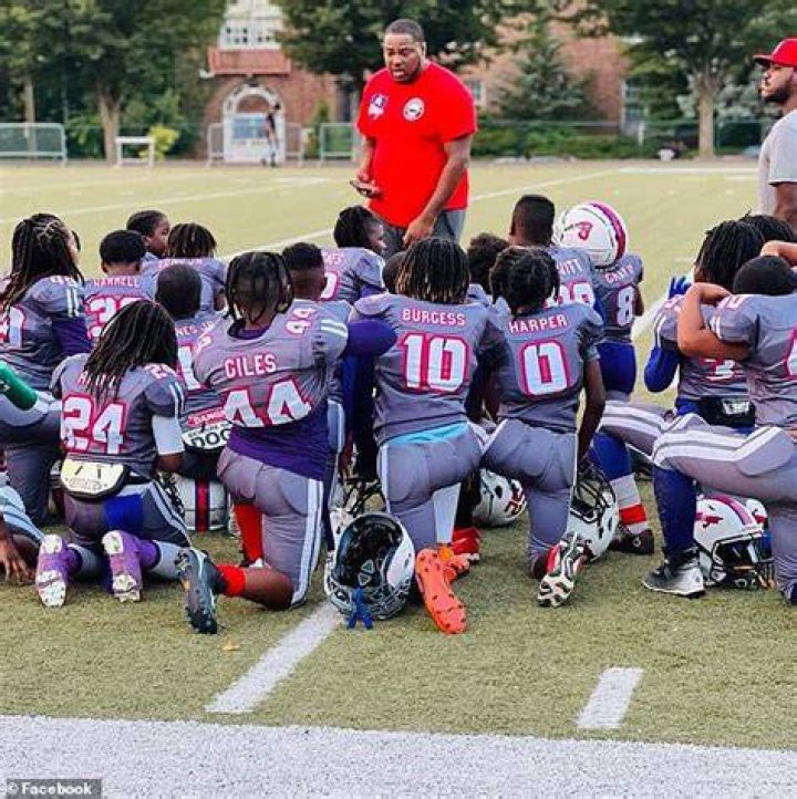 Clemmons coached the 9U St. Louis Recreation League Bad Boyz a few years ago before Latimore joined as a volunteer assistant coach and works with his cousin