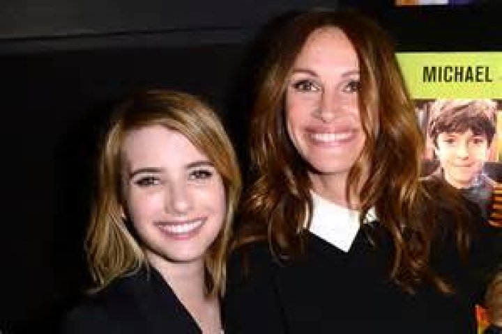 Emma Roberts Never Felt Pressure to Match Aunt Julia Roberts' Career