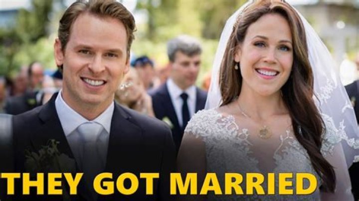 Erin Krakow Height, married, husband, net worth, family, movies Tuko.co.ke