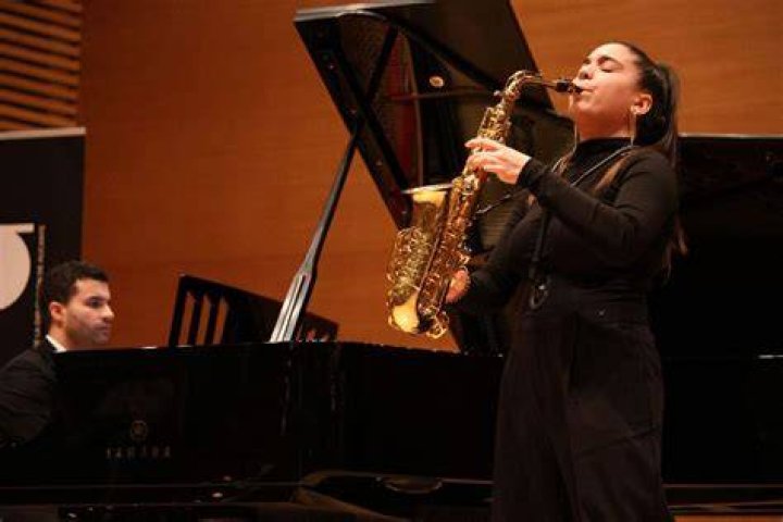 Gana CurArte la saxofonista Mar&iacute;a Elena R&iacute;os Billie Parker Noticias