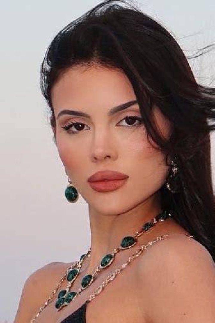 Holly Scarfone Biography, Wiki, Photos and Net Worth Online