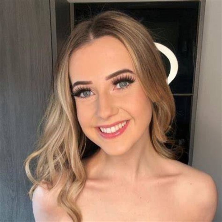 Hot Lily Alcott Nude OnlyFans Leaks Show Boob