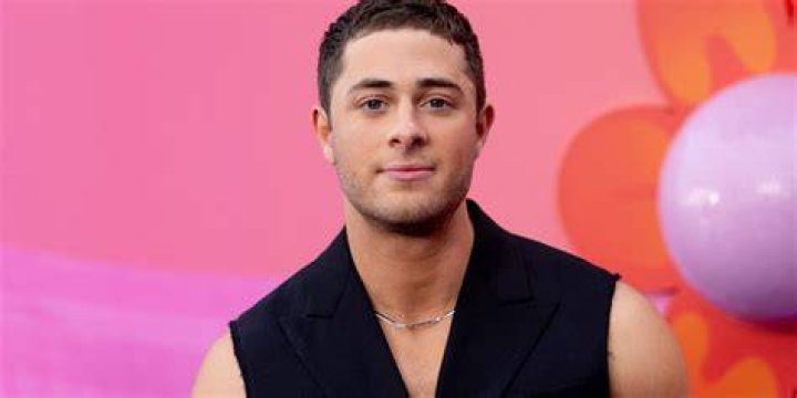 Is Jaren Lewison Gay? Sexuality Partner And Dating History |