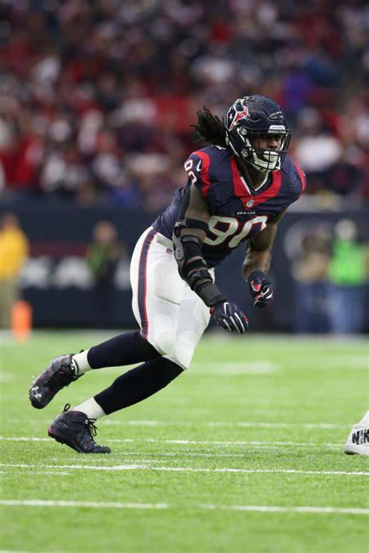Jadeveon Clowney Rumors Star DE Does Not Have 'Enormous Market' in