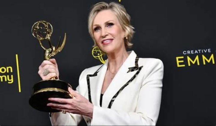Jane Lynch Net Worth, Bio, Height, Family, Age, Weight, Wiki 2023