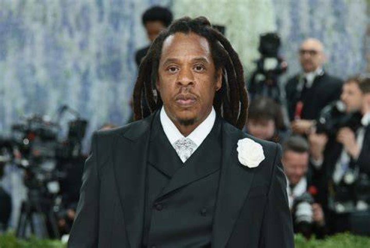 Jay Z Showed Up in a Striped Suit Celebrities at the MTV VMAs in 2005
