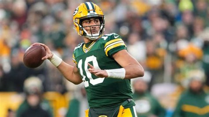 Jordan Love's girlfriend, mom stuck in last row for first NFL start
