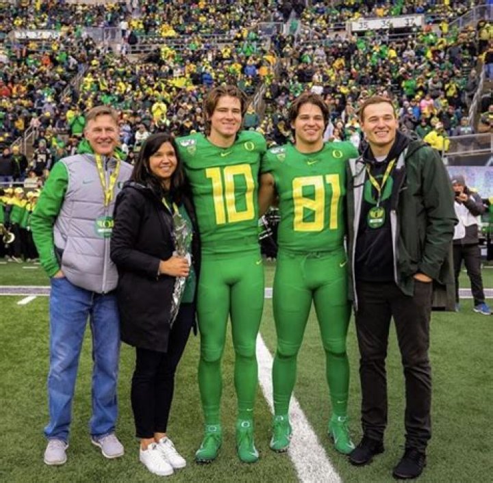Justin Herbert family, wife, children, parents, siblings