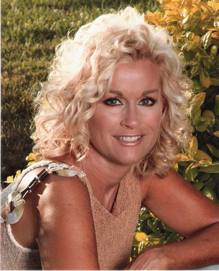 lorrie Country music, Best country music, Country female singers