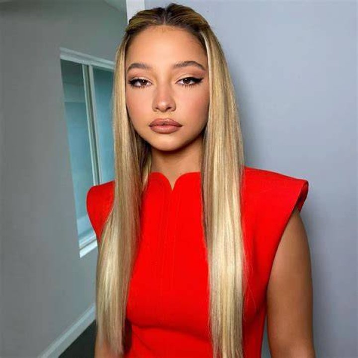 Madelyn Cline Wiki 2021 Net Worth, Height, Weight, Relationship & Full Biography. Pop Slider