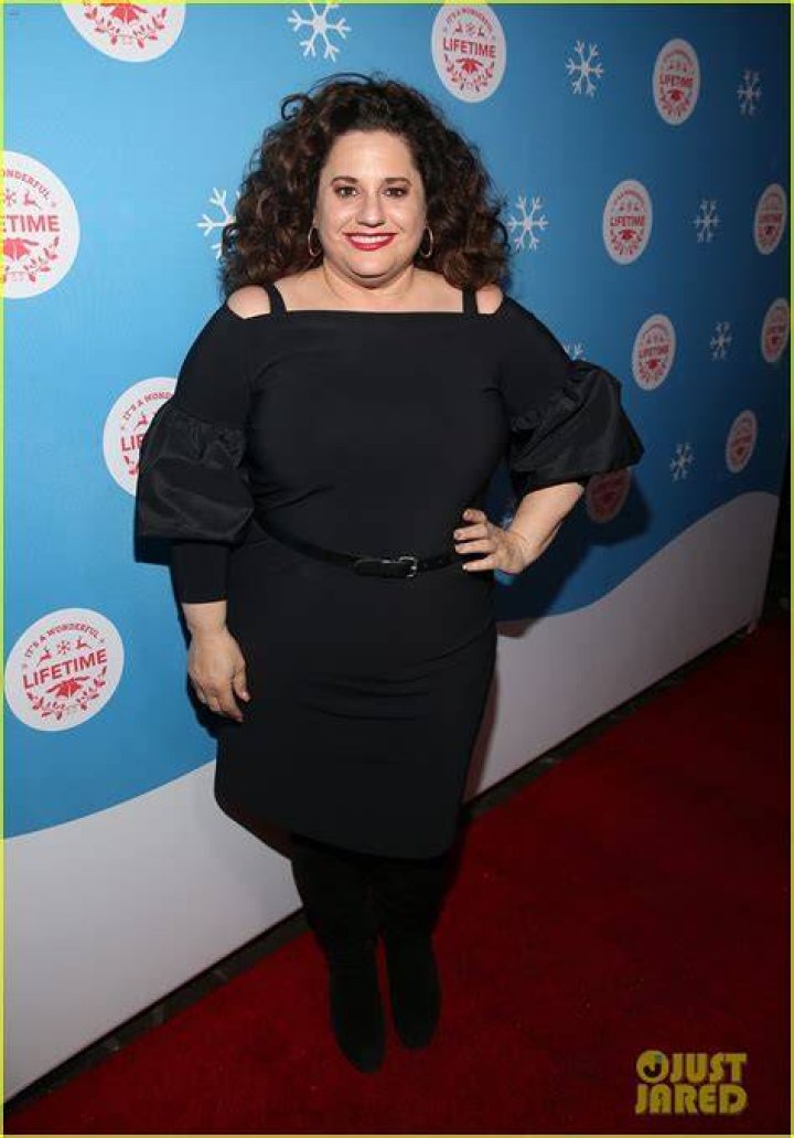 Marissa Jaret Winokur Shows off 50Pound Weight Loss in a Bra — Look