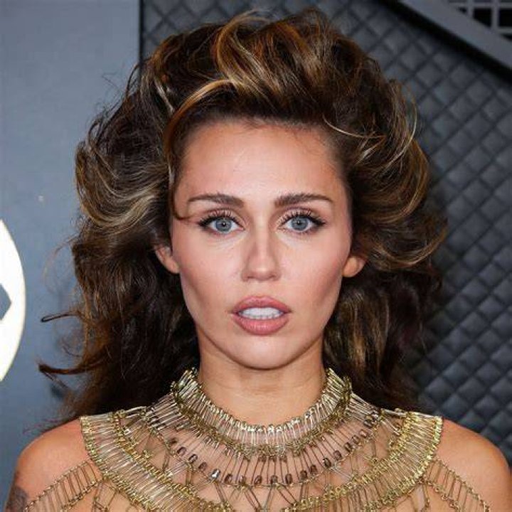 Miley Cyrus' Sister Brandi Calls Her 'Genius' As She Reacts To Flowers