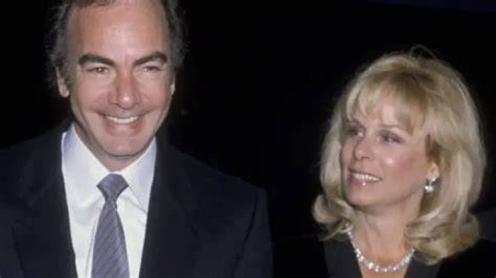 Neil Diamond Childhood, songs, wives, songs and retirement of the