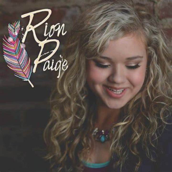 Rion Paige in white Photo Peavey CFM News