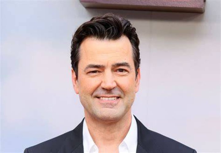 Ron Livingston photos, including production stills, premiere photos and