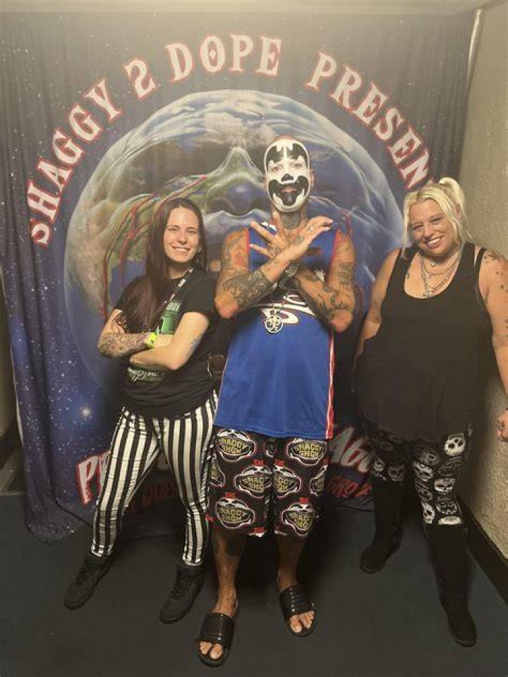 Shaggy 2 Dope 2023 Wife, net worth, tattoos, smoking & body facts Taddlr