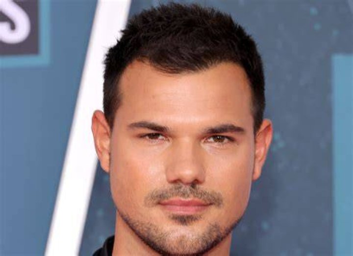 Taylor Lautner's Fianc&eacute;e Taylor Dome Makes Twilight Confession
