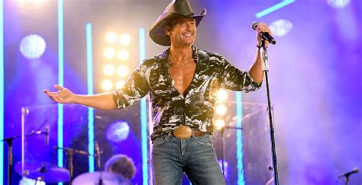 Tim McGraw Feeling the Vibe Magazine