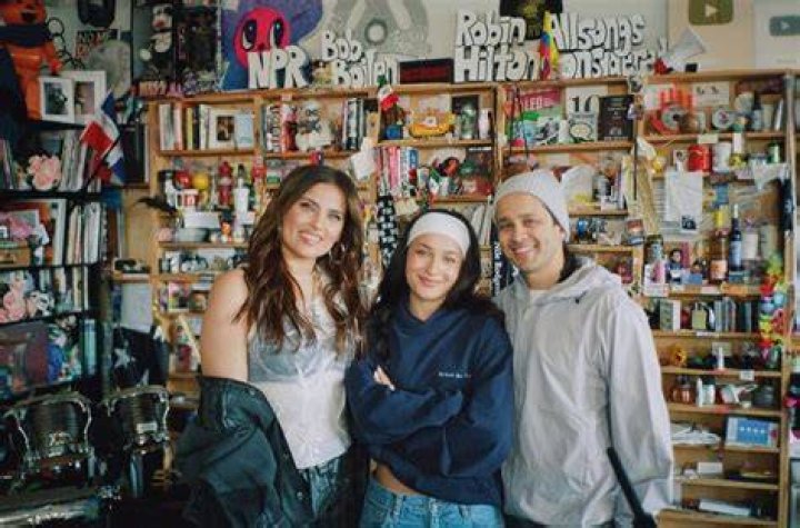 Who are Nelly Furtado Parents? Family & Biography Details