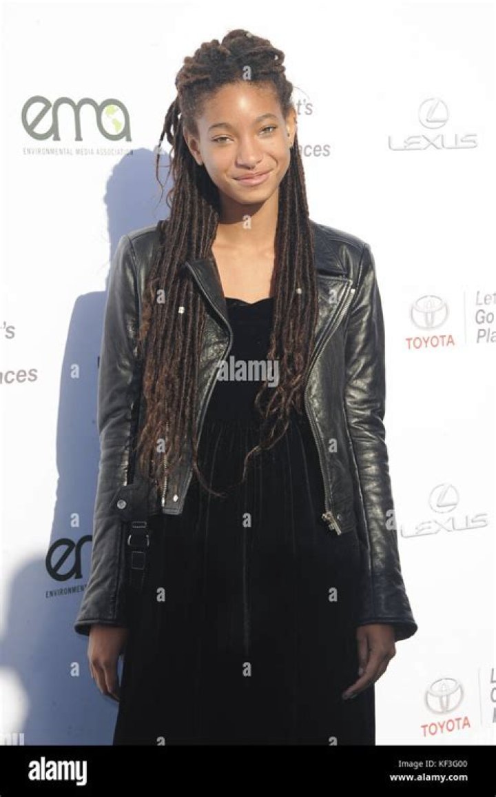 Willow Smith EMA Awards 2017 in Los Angeles &bull; CelebMafia